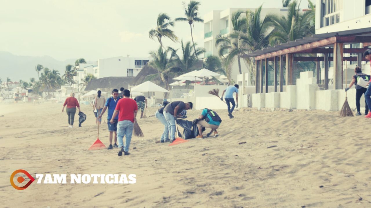 Organiza Justicia Cívica Manzanillo jornada de limpieza de playa con infractores