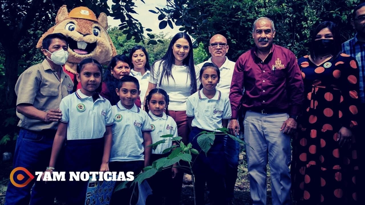 Gobernadora arrancó el ciclo escolar en La Nogalera, Comala y presentó la estrategia “Regresa a clases con un árbol”