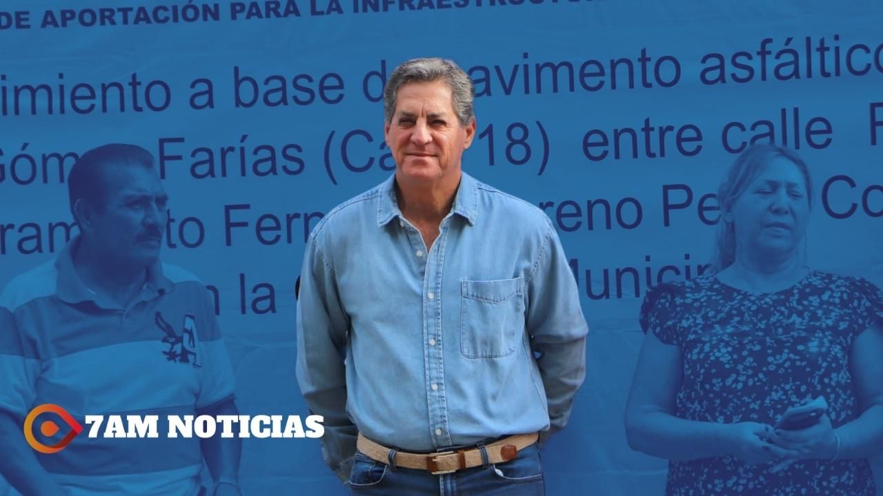 Elías Lozano entrega obra de pavimentación en Tecomán