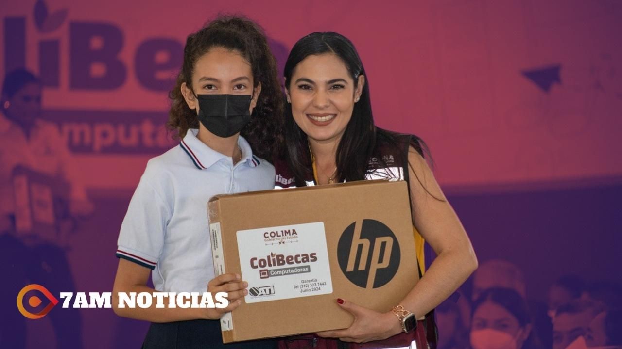 Indira reanudó la entrega de las 32 mil ColiBecas Computadoras, este miércoles en Cuauhtémoc