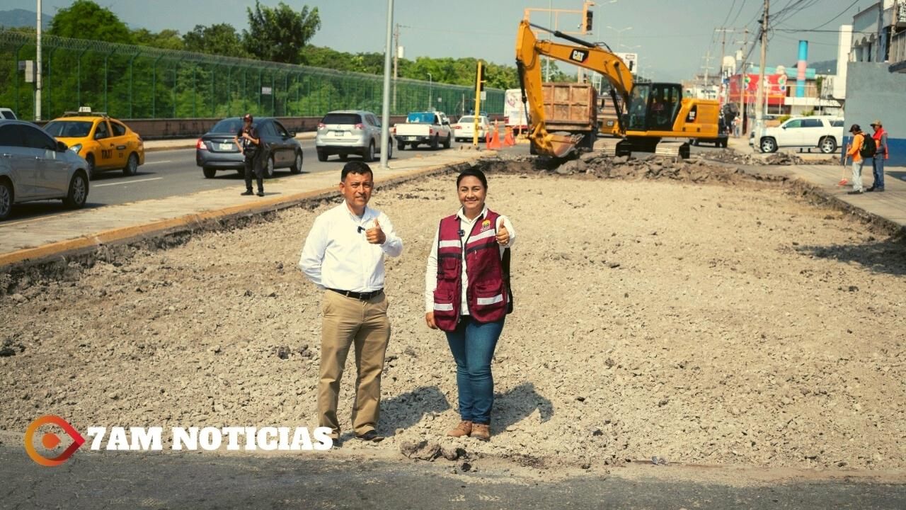 Griselda Martínez supervisa colocación del concreto hidráulico en Tapeixtles
