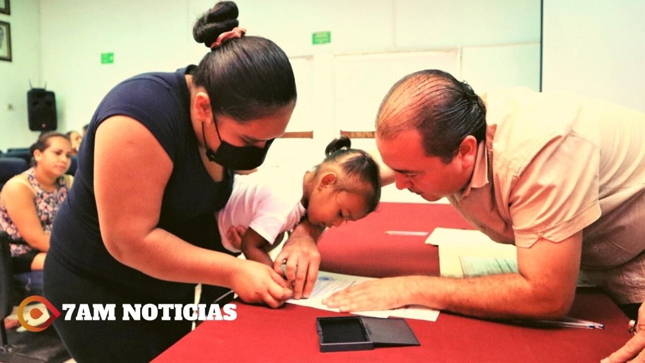 Ayuntamiento de Manzanillo otorga gratis registros extemporáneos para 6 menores