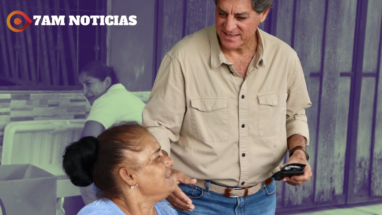 Elías Lozano convive con el comité vecinal de la Elías Zamora para escuchar y resolver sus necesidades
