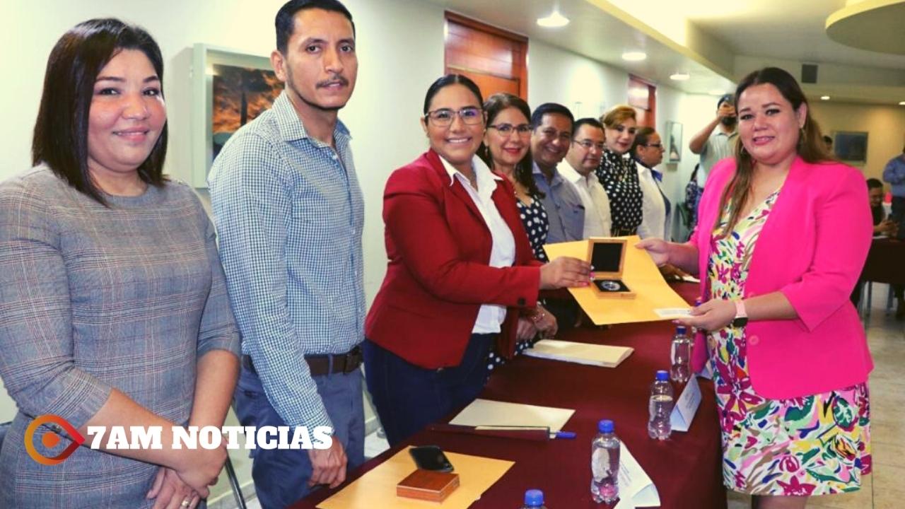 Gobierno de Colima galardona a docentes por buenas prácticas educativas durante la pandemia