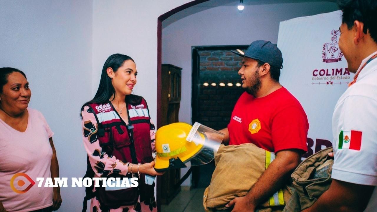 Indira continuó la entrega de restauración en casas dañadas en Tecomán, tras el sismo