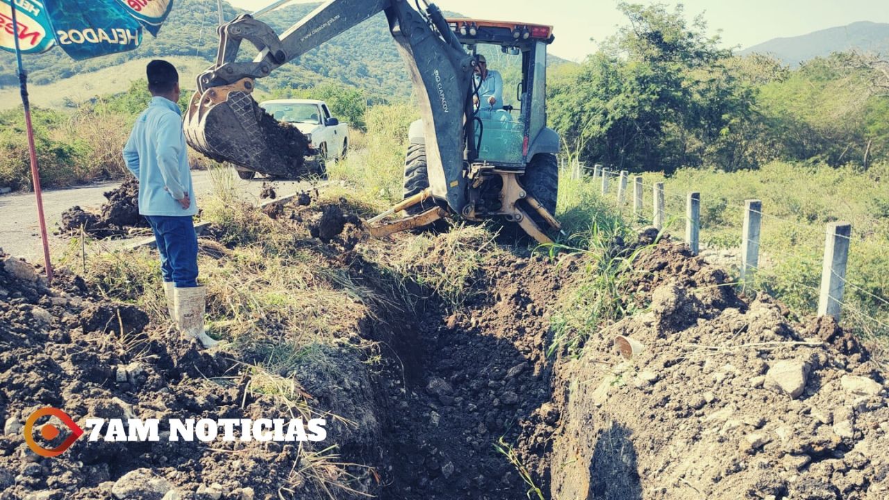 CIAPACOV repara el equipo 4 que abastece a Tepames, Colima