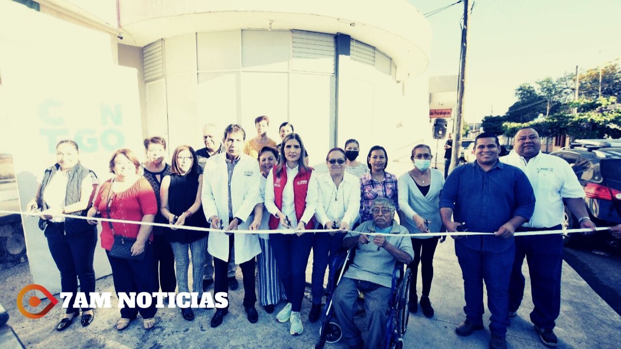 Margarita Moreno entrega rehabilitación del dispensario médico en el centro de Colima