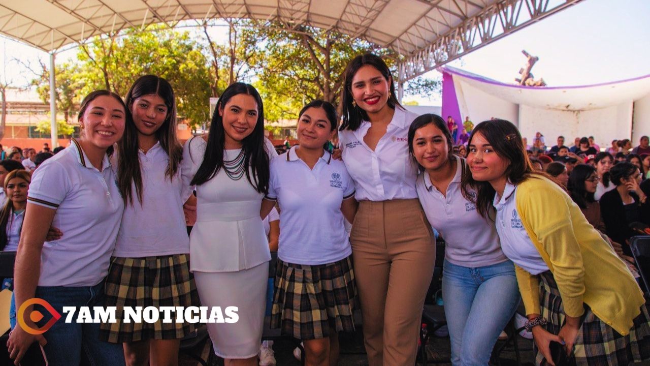 Indira: estudiantes de prepa cuentan con Gobierno de Colima y de México para seguir formándose