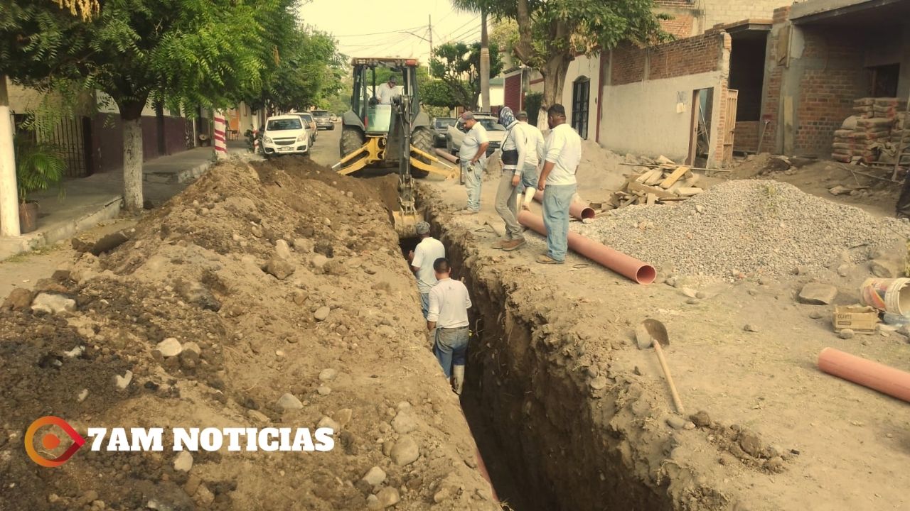 CIAPACOV sustituye 45m de la red de drenaje de la Colonia Magisterial en Colima
