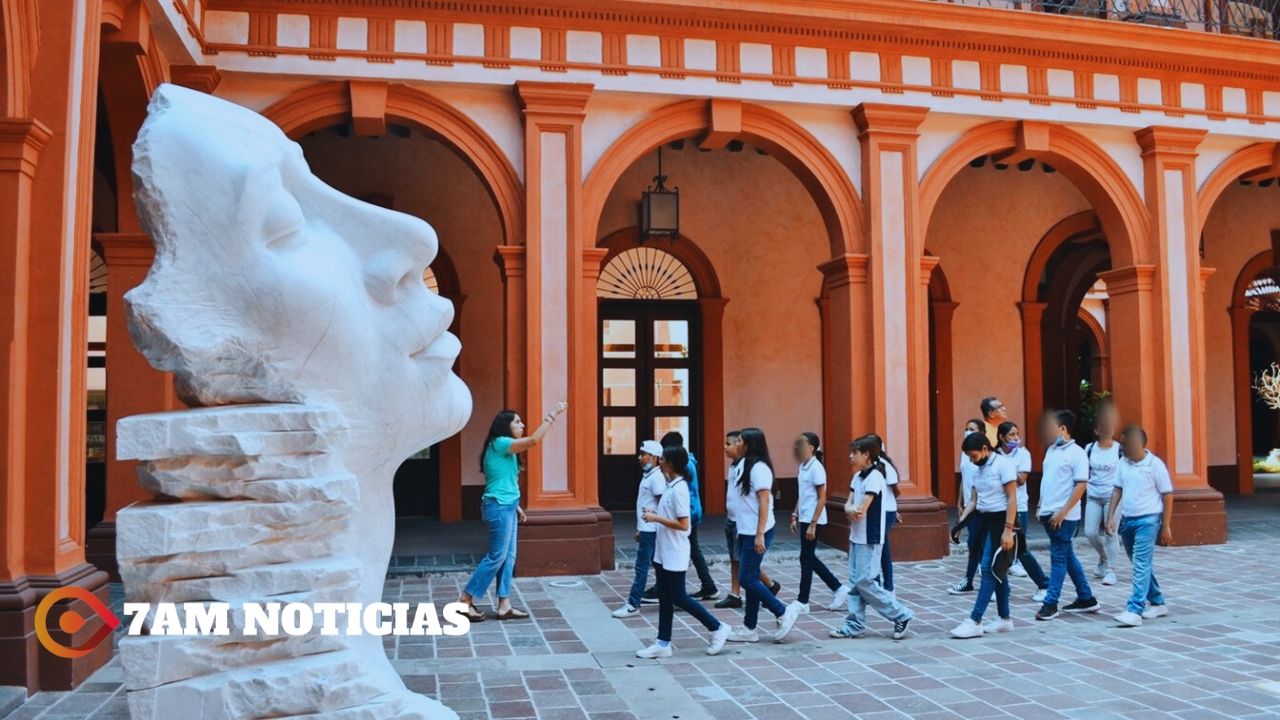 Subsecretaría de Cultura acerca a estudiantes de primarias al Museo Palacio Colima