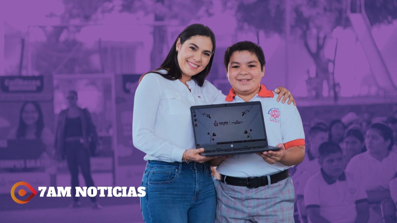 218 estudiantes de secundaria en Minatitlán recibieron ColiBecas computadoras gratuitas, este jueves