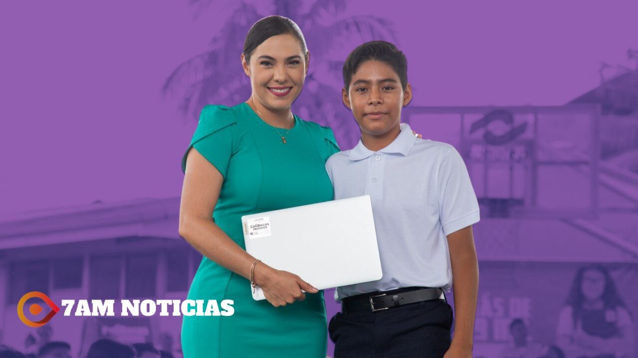 Estudiantes de tres secundarias de Manzanillo recibieron sus ColiBecas Computadoras