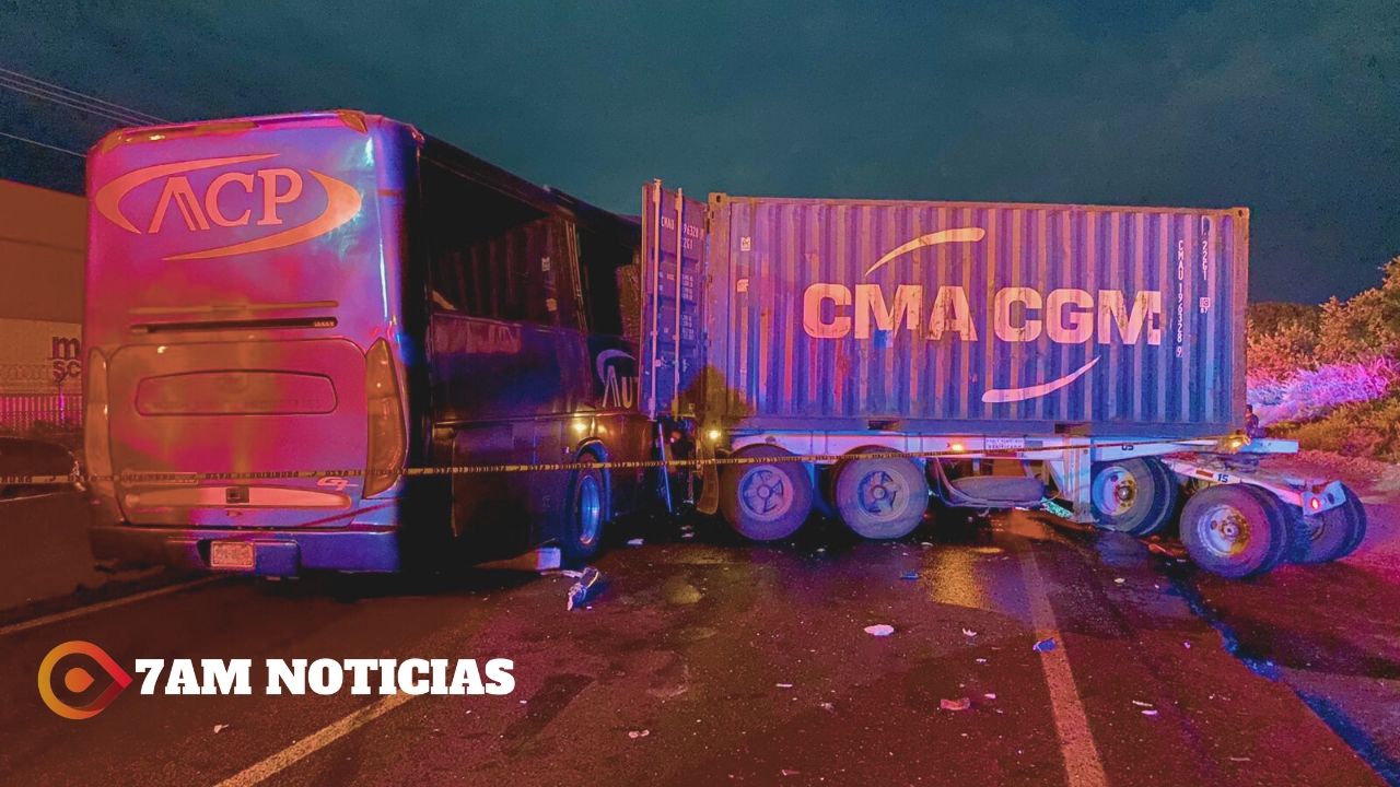Accidente en la autopista Manzanillo-Colima reporta un saldo al momento de 28 personas lesionadas y un deceso