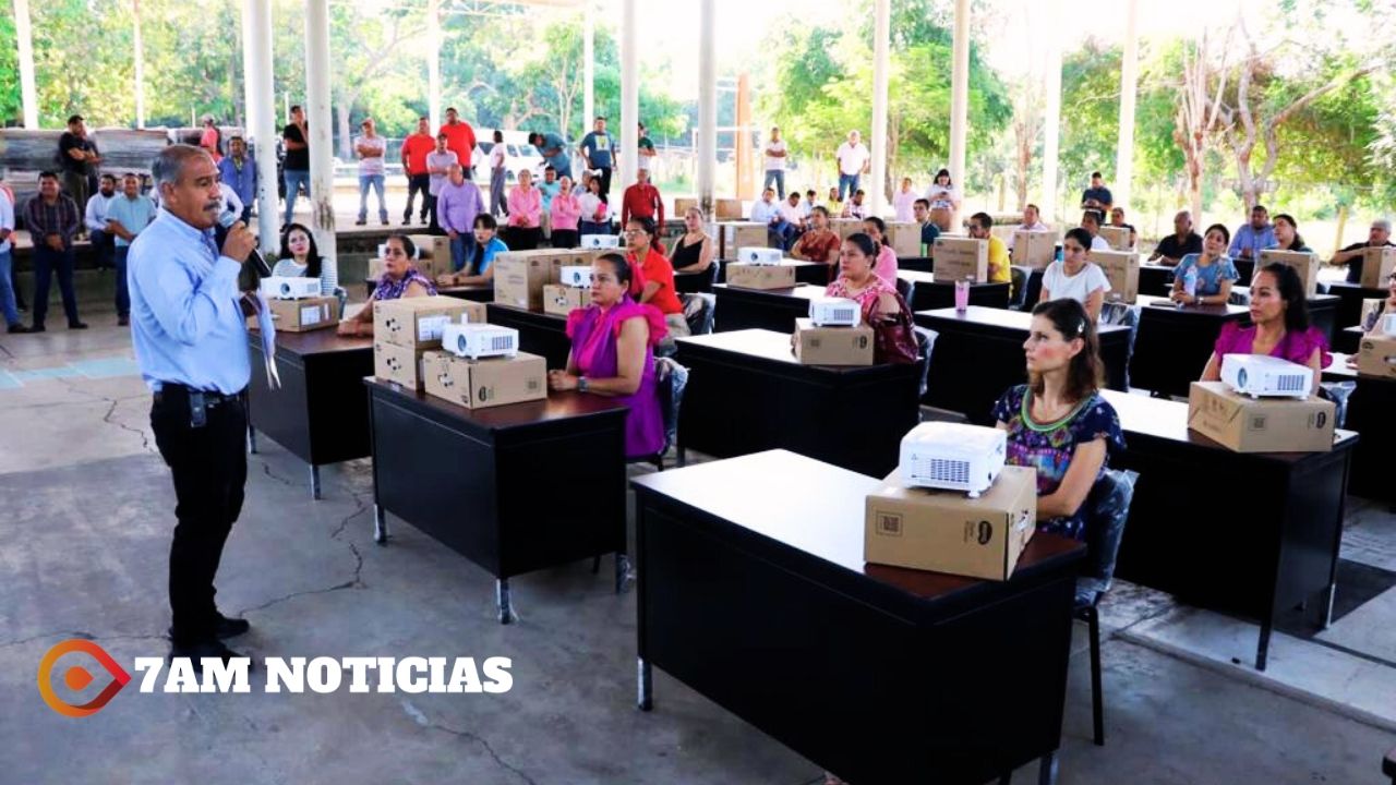 Entrega Educación Colima mobiliario digno a docentes de Coquimatlán