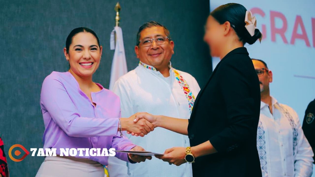 Se gradúan 125 policías; gobernadora de Colima les pide adaptarse a demandas sociales en seguridad
