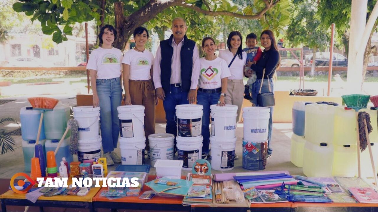 Secretario de Educación entregó mobiliario y materiales a escuelas de Comala y Villa de Álvarez