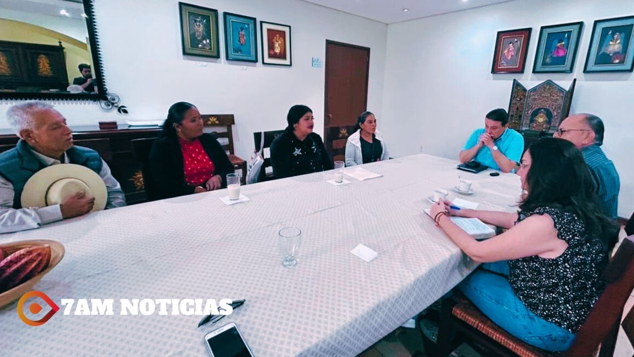 Gobierno Colima atiende solicitud de transporte en comunidades rurales de Minatitlán