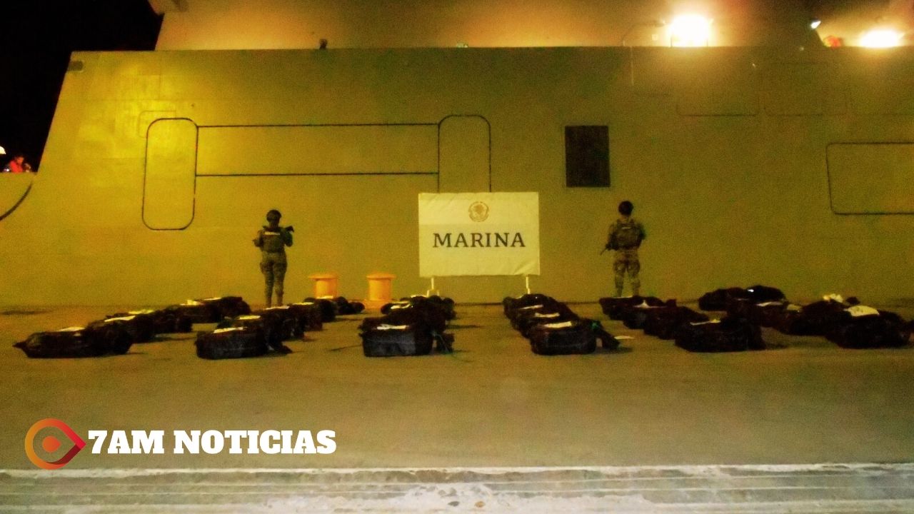 La Armada de México asegura aproximadamente 1,600 kilogramos de presunta cocaína, en Manzanillo, Colima