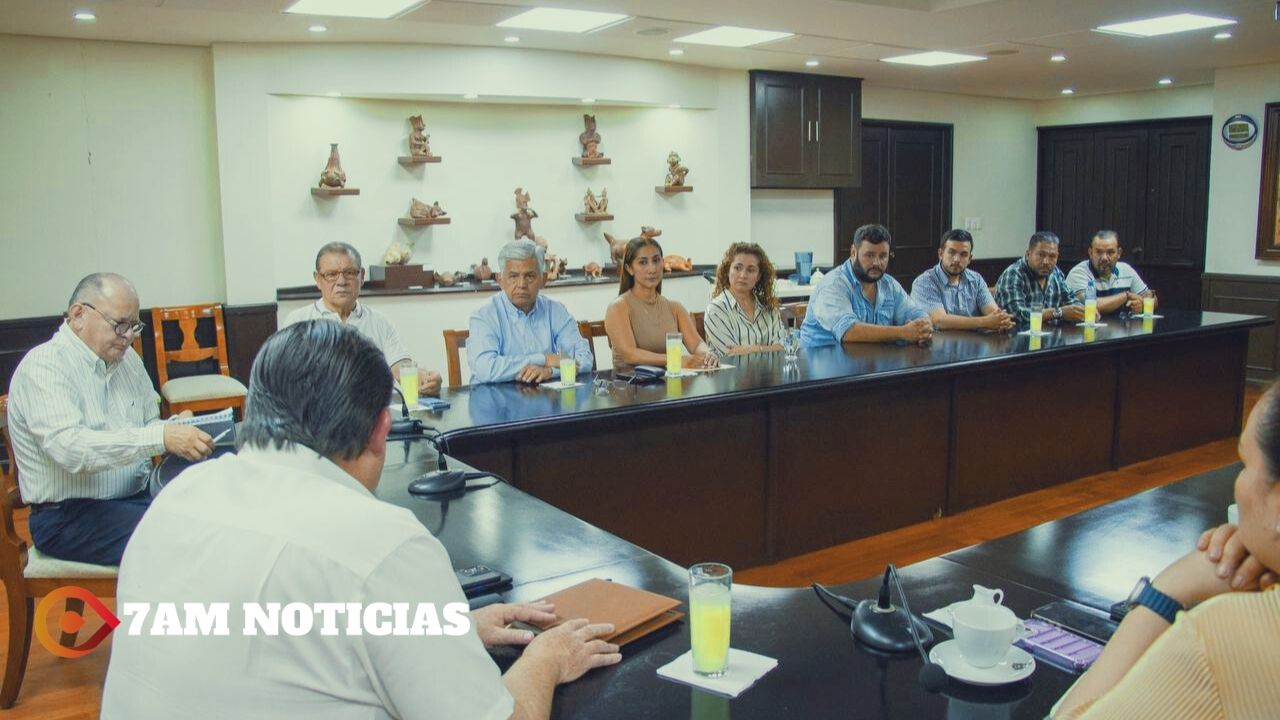 Gobierno de Colima atiende a representantes de transporte público; llegan a acuerdos