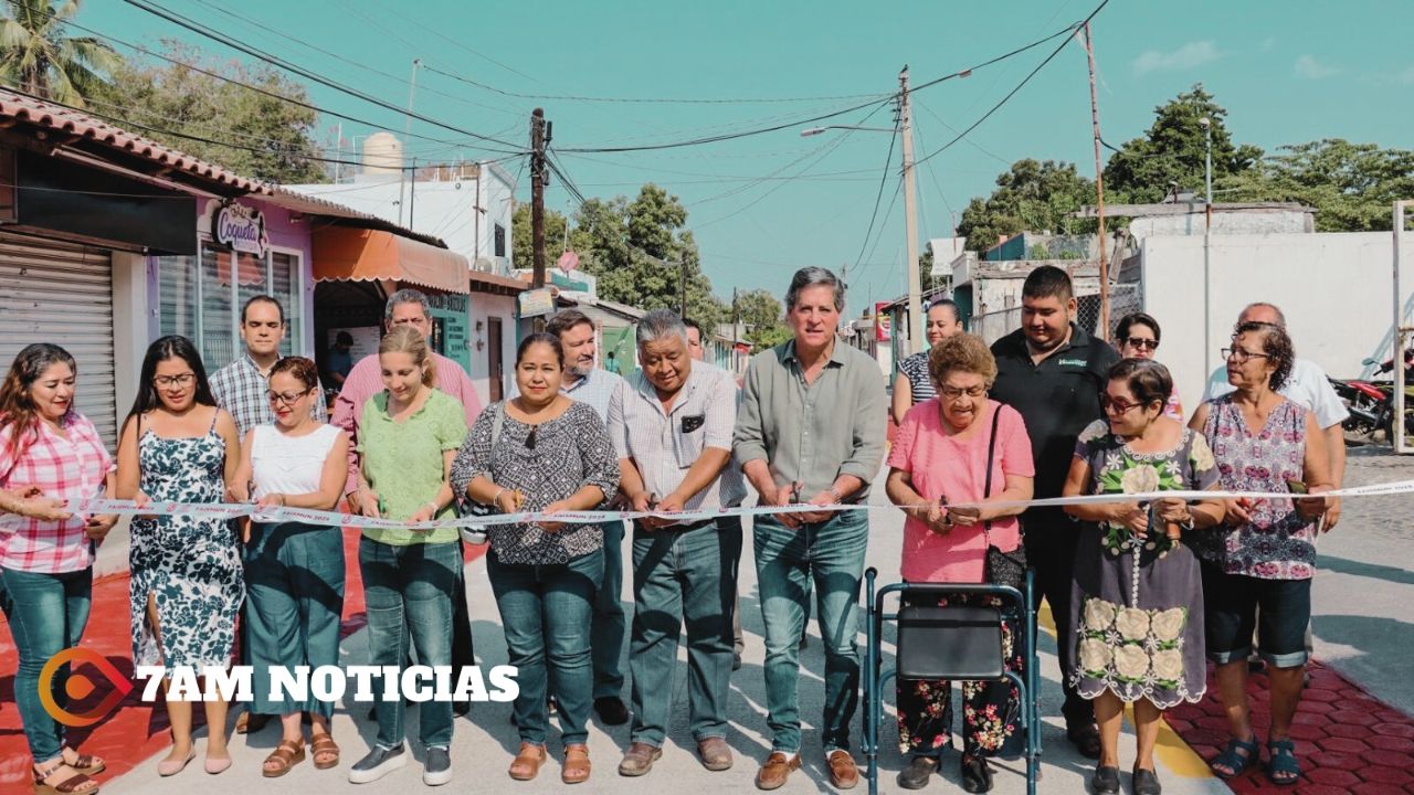 Elías Lozano inaugura cinco obras en zona centro de Tecomán