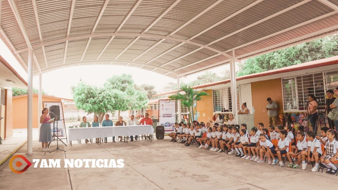 Inaugura Elías Lozano techumbre en preescolar José Vasconcelos en Tecomán