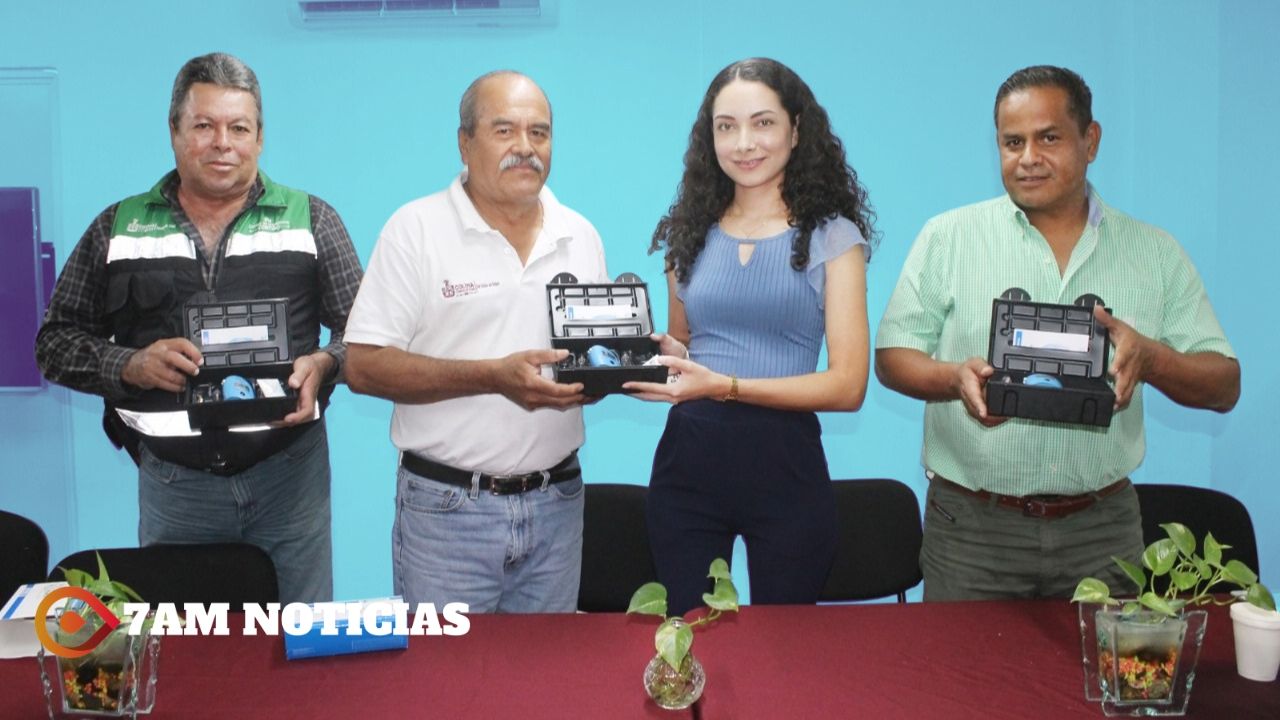 Salud Colima entrega equipo de monitoreo para determinar cloro residual en el agua