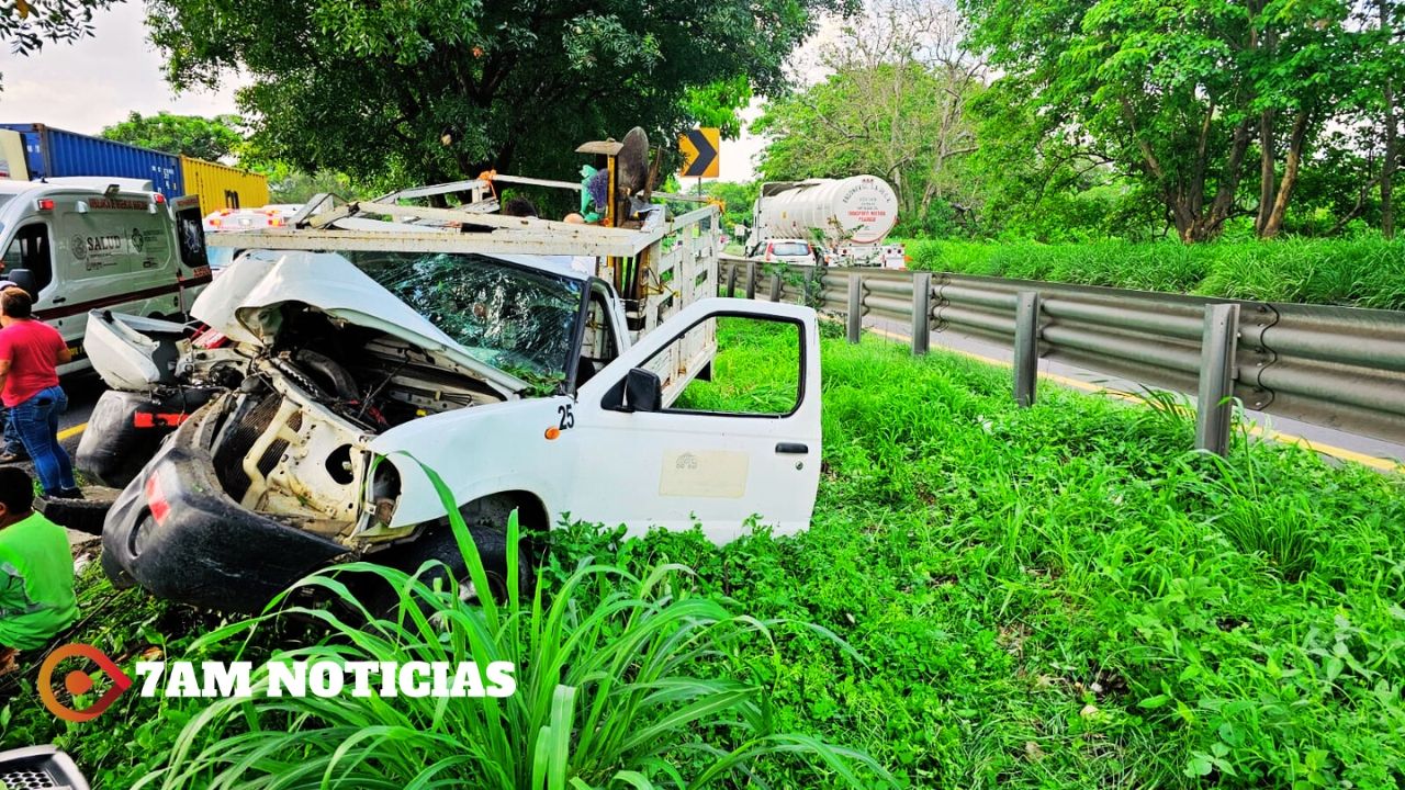 UEPC Colima ayuda a 6 personas lesionadas en accidente; hay cierre parcial en la carretera de El Trapiche