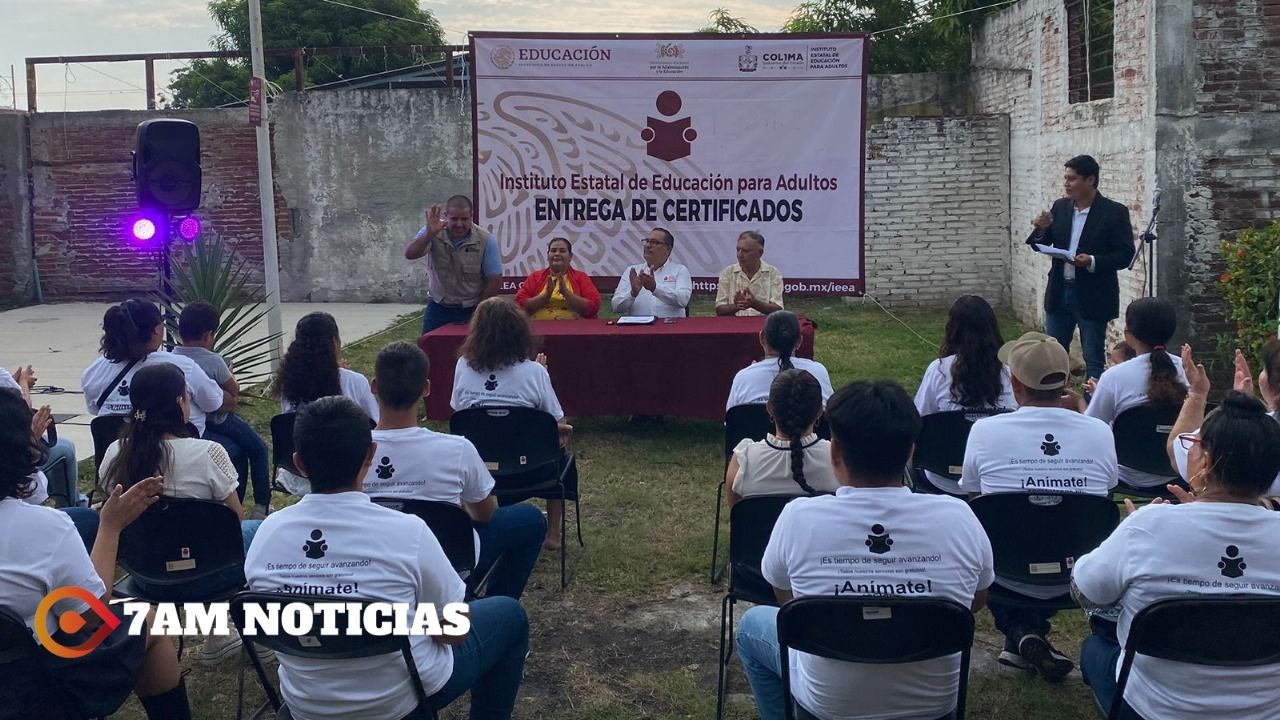 En Armería, IEEA Colima entrega 31 certificados a personas que terminaron su educación básica