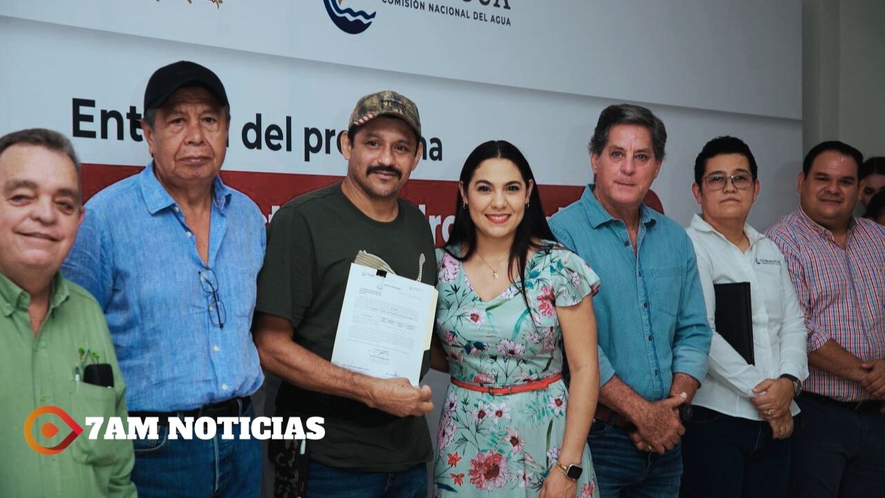 Gobierno de Colima entrega apoyos de Infraestructura Hidroagrícola a productores en Tecomán