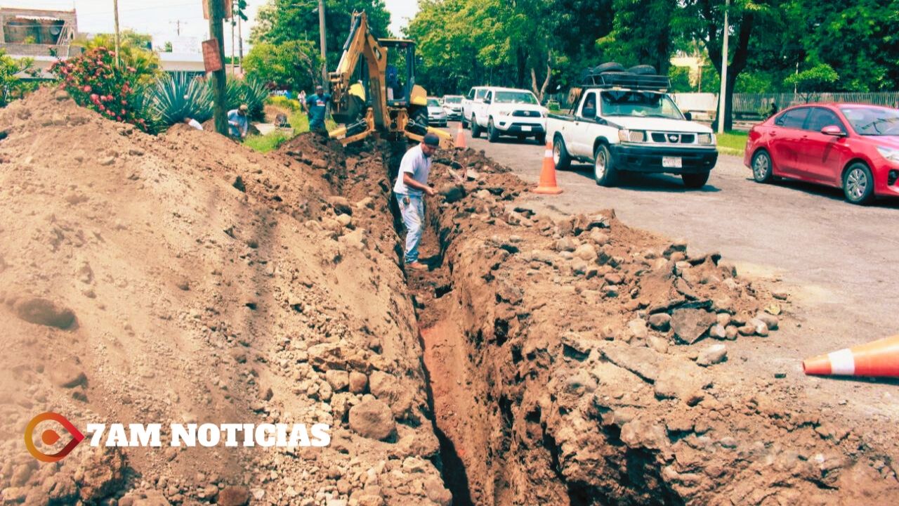 CIAPACOV realiza entronque e instalación de válvulas para mejorar el abasto de colonias que se abastecen de la línea del Río Colima