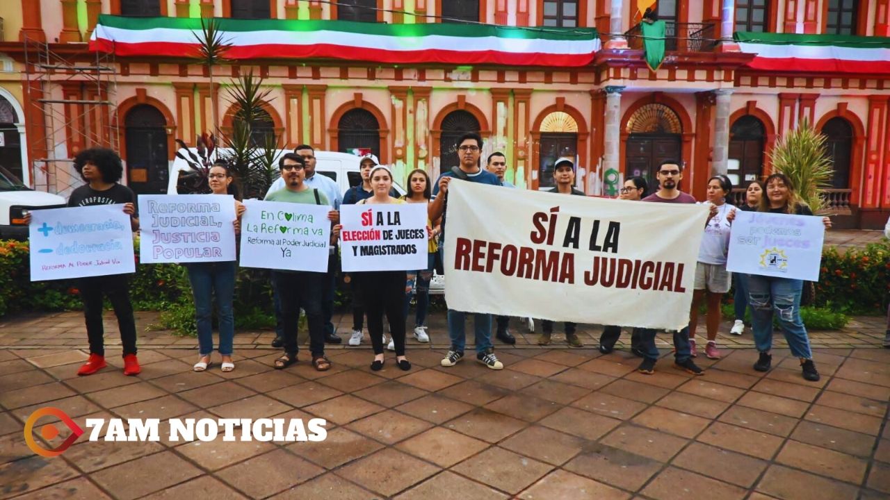 Cientos de Jóvenes de Colima se manifiestan a favor de la Reforma al Poder Judicial