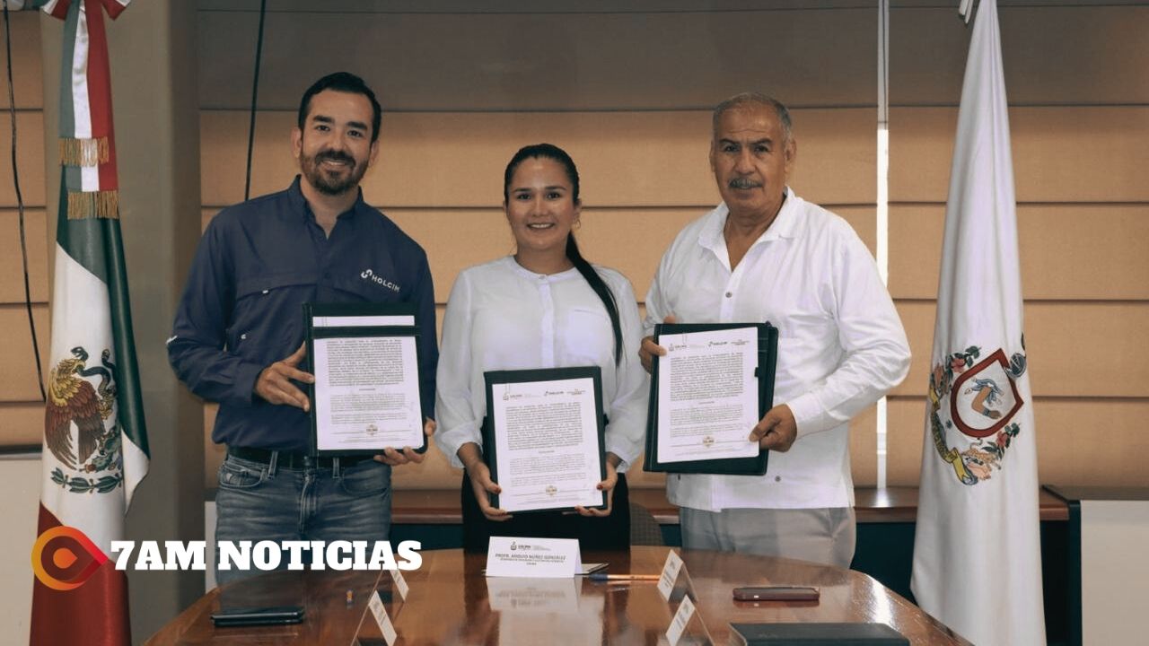 Educación Colima y Fundación Holcim signan convenio para otorgar becas a estudiantes de Tecomán