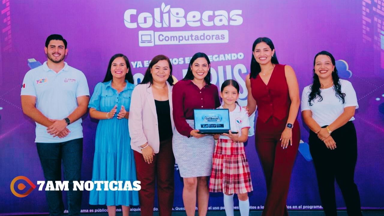 Gobernadora de Colima entregó laptops gratuitas a estudiantes de secundaria en Cuauhtémoc