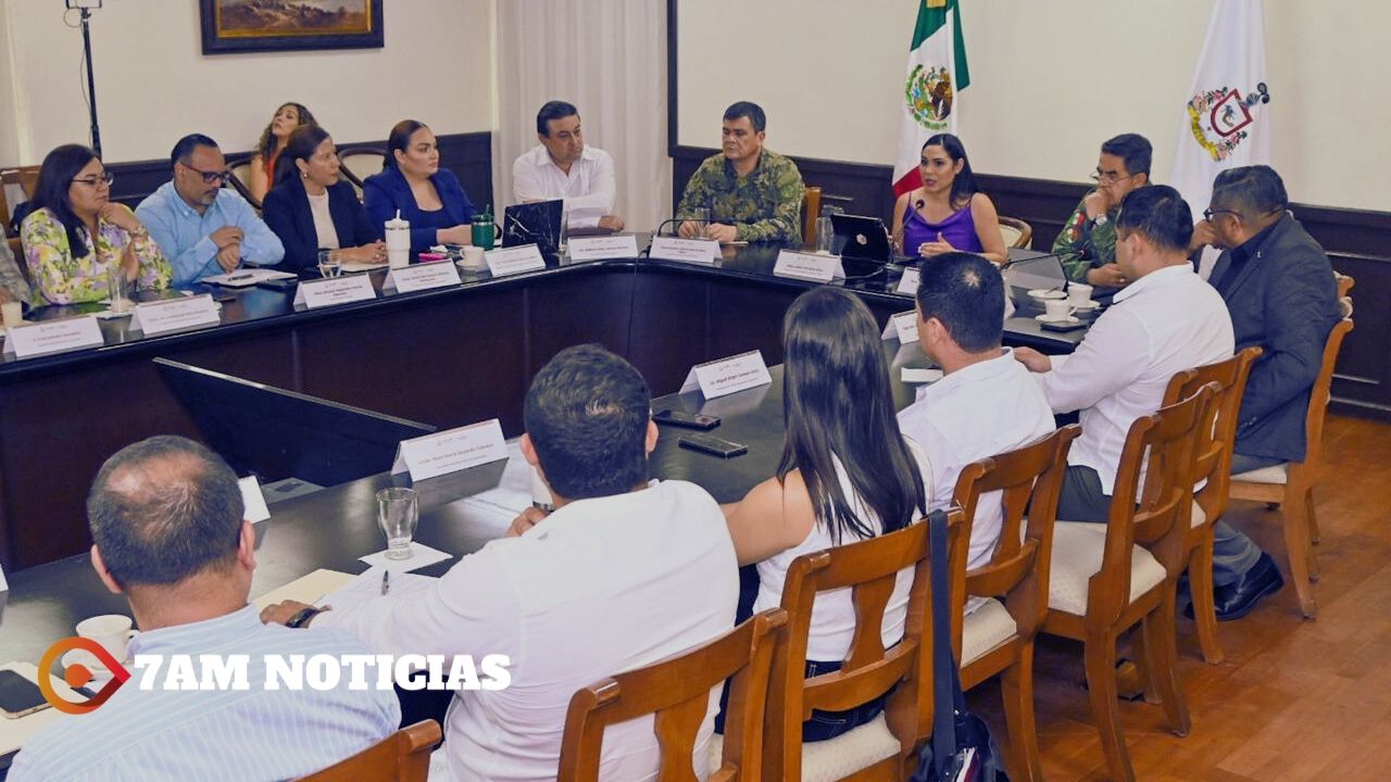 Gobernadora de Colima reúne a alcaldesas y alcaldes electos para presentarles funcionamiento de Mesas de Paz