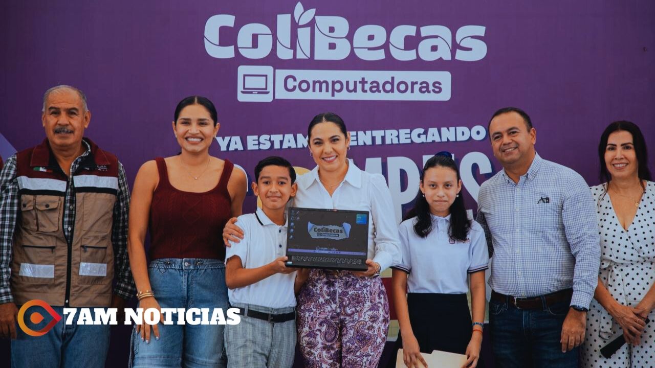 Indira sigue entregando laptops gratuitas; este jueves las reciben casi 2 mil estudiantes de secundarias de Tecomán