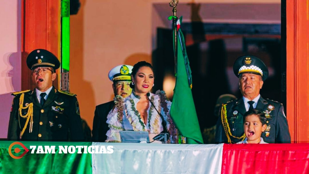 Miles de colimenses acompañaron a la gobernadora Indira a dar el Grito de Independencia