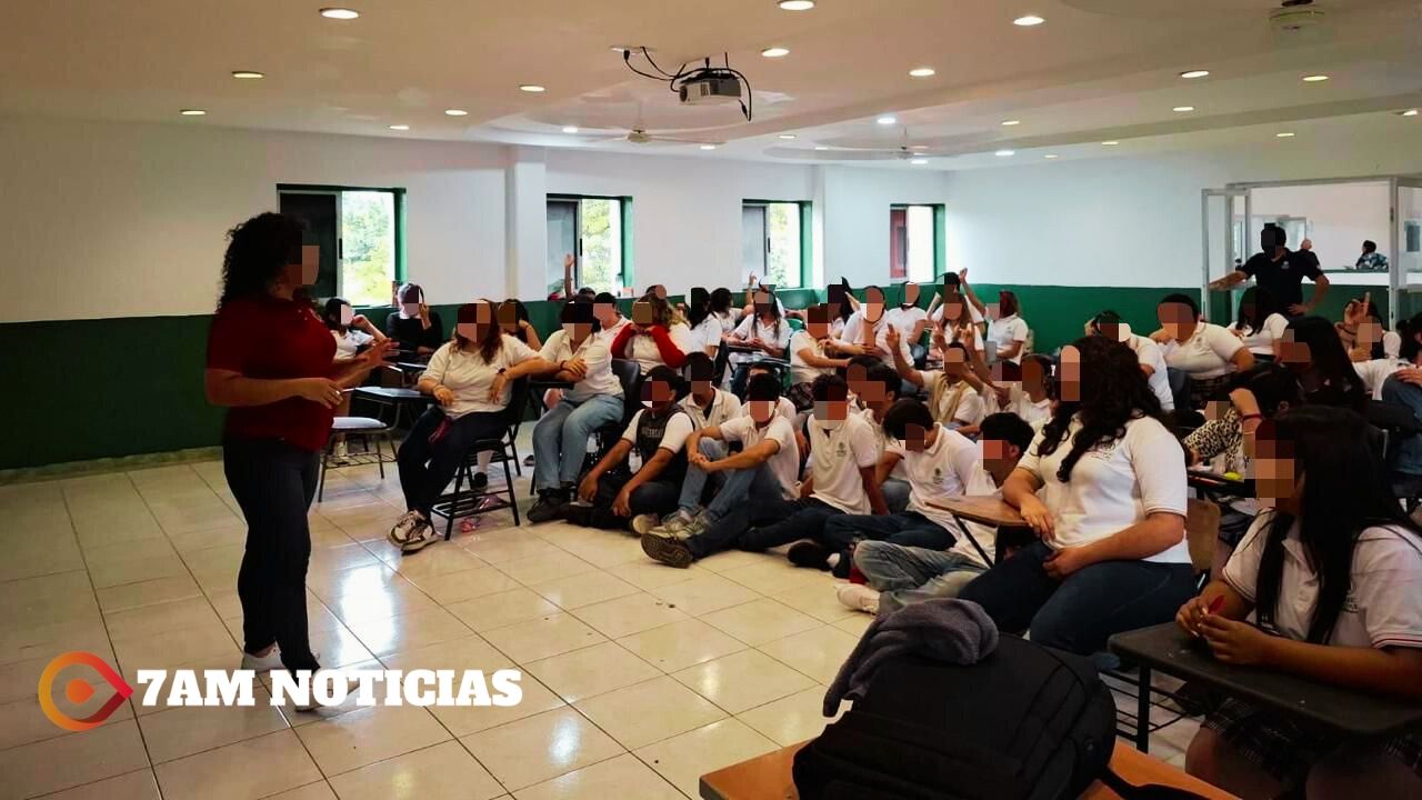 SSP capacita a estudiantes de bachillerato en Comala sobre seguridad digital y ciberbullying