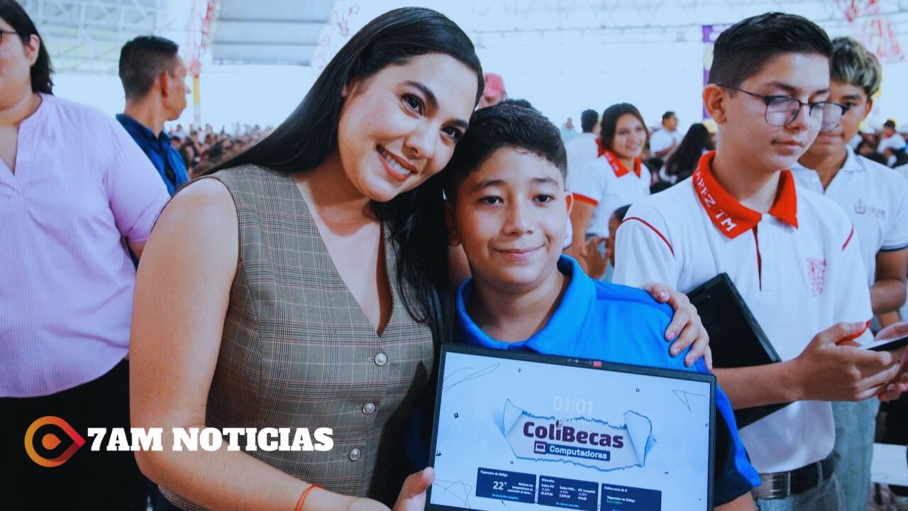 Gobierno de Colima sigue entregando laptops gratuitas a estudiantes; este miércoles la reciben casi 1,900 villalvarenses