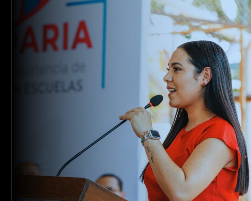 Desde la educación es de donde se contribuirá a tener una mejor sociedad: Indira Vizcaíno