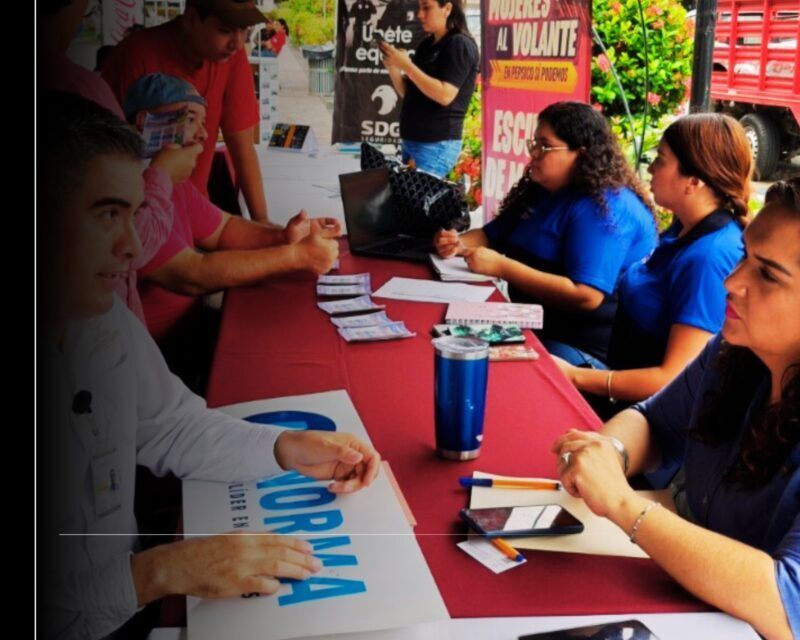 Más de 200 personas participan en la 'Feria de Empleo Colima 2025'; hubo más de 350 vacantes
