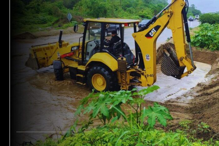 Se mantienen trabajos de desazolve y recolección de basura en Manzanillo