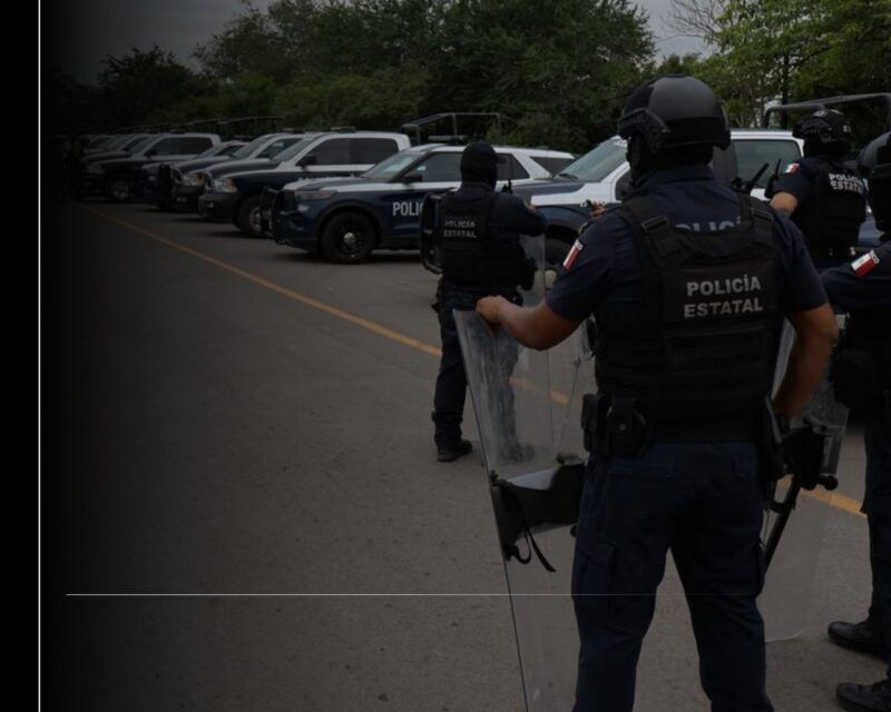 La Mesa de Coordinación Estatal para la Construcción de Paz y Seguridad en Colima informa que, este jueves, una comitiva integrada por autoridades de los tres órdenes de gobierno acudió a la localidad de Cerro de Ortega, en el municipio de Tecomán, con el fin de escuchar a las y los pobladores, dialogar y construir acuerdos, para poder culminar con los cierres de la carretera a Michoacán. Las autoridades informan que, hasta el momento, no se ha logrado ese objetivo. La comitiva gubernamental estuvo integrada por el director general de Gobierno de la Secretaría General de Gobierno del Gobierno del Estado; el subdirector del área de la representación de la Secretaría de Gobernación (Segob) en Colima; el director de Atención Ciudadana de la representación de la Secretaría de Gobernación (Segob) en Colima; y el director general de Asuntos Jurídicos del Ayuntamiento de Tecomán. Al llegar a lugar los citados funcionarios, algunas personas de la comunidad les expresaron que no había representantes autorizados por la misma para poder instalar una mesa de diálogo como se estaba planteando. También, algunas de las personas presentes en el bloqueo carretero indicaron que la única exigencia de los manifestantes es el retiro en la comunidad y región de las fuerzas del orden, petición que no se puede aceptar en virtud de que es responsabilidad de estado velar por la integridad de la población colimense y por el cumplimiento de la ley. Las instituciones estatales y federales con asiento en la Mesa de Coordinación Estatal para la Construcción de Paz y Seguridad mantienen su disposición al diálogo con esta comunidad y reiteran su compromiso con la tranquilidad de las familias colimenses. Asimismo, se solicita a todas y todos los ciudadanos denunciar al número telefónico 911 o a la línea 089 de denuncia anónima, cualquier hecho delictivo y/o que ponga en riesgo a cualquier persona.