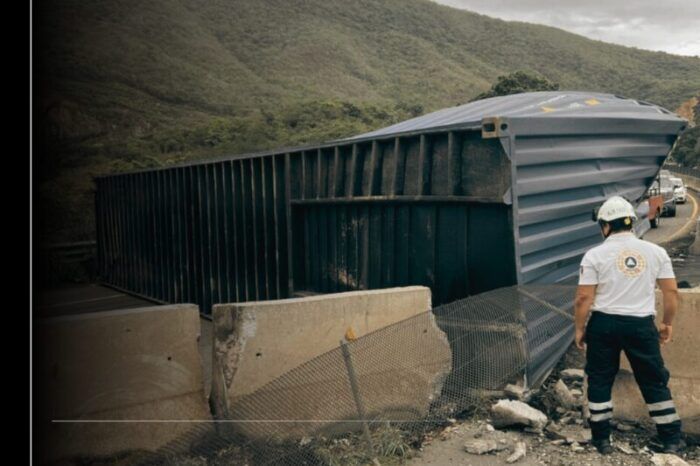 Alerta UEPC: vialidad cerrada en la curva de La Salada, en sentido Tecomán-Colima