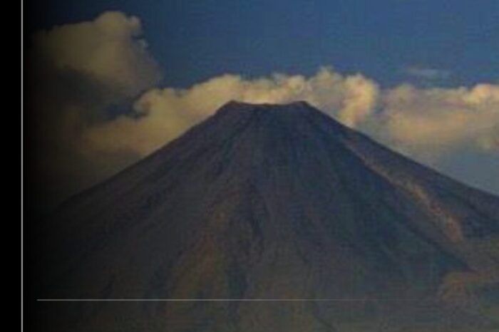 Volcán de Colima registró 4 sismos y 3 derrumbes; sigue en 'semáforo verde'