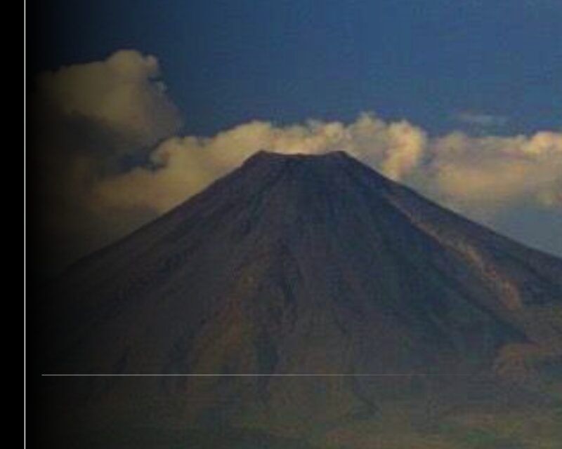 Volcán de Colima registró 4 sismos y 3 derrumbes; sigue en 'semáforo verde'