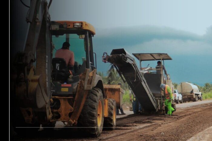 Gobierno de Colima continúa dando mantenimiento a la Red Carretera Estatal