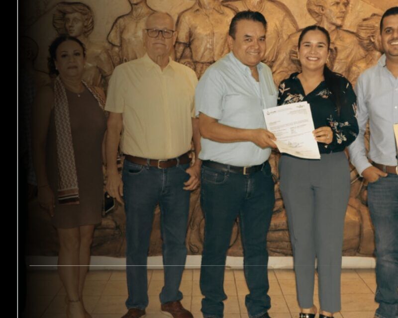 Educación Colima otorga primera descompactación de clave presupuestal a docente