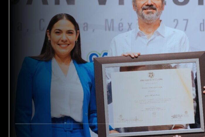 Gobernadora de Colima atestigua entrega de Doctorado Honoris Causa a Juan Villoro en la UdeC