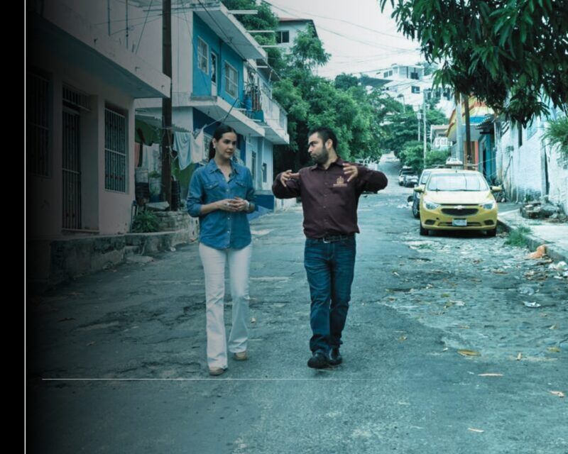 Rosi Bayardo arranca rehabilitación con concreto hidráulico en la calle Arnulfo Flores en Santiago