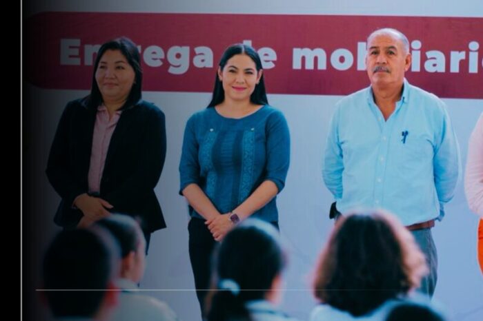 Indira Vizcaíno entrega mobiliario a estudiantes de la secundaria ‘Enrique Corona Morfín’